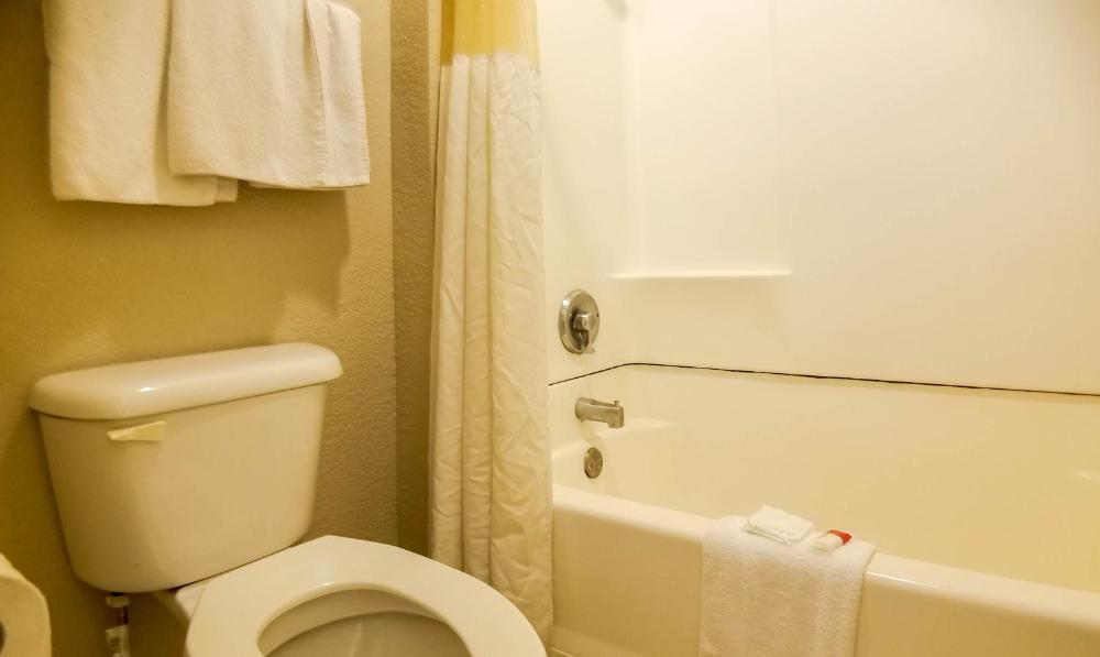 King Room - Non-Smoking interior